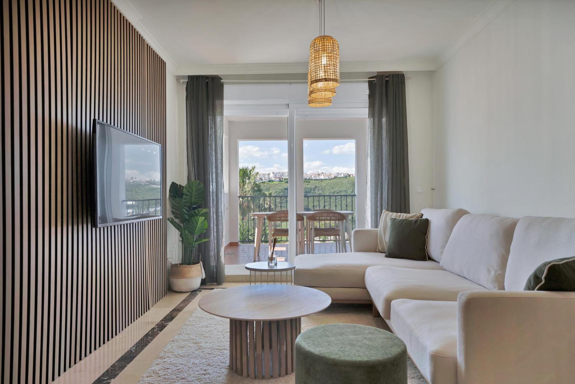 Palm Residency - Beachside With Free Parking Apartment *